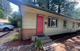 Cute 2 bedroom 1 bathroom Duplex Near National Ave