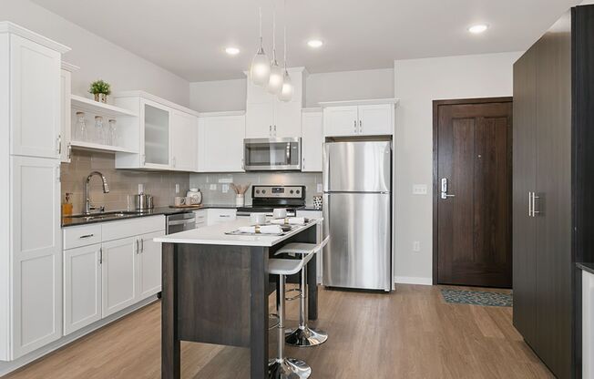 1 bed, 1 bath, 698 sqft, $1,695, Unit 421