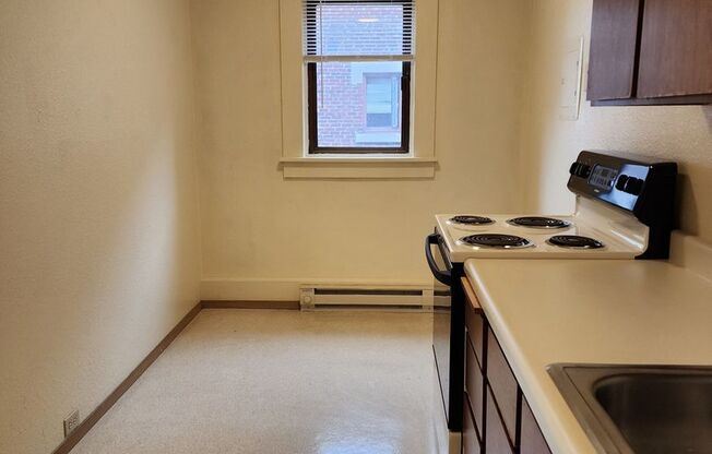 1 bed, 1 bath, 460 sqft, $1,100, Unit 201