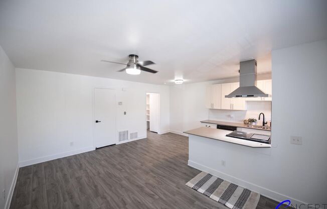 1 bed, 1 bath, 594 sqft, $1,199, Unit 04