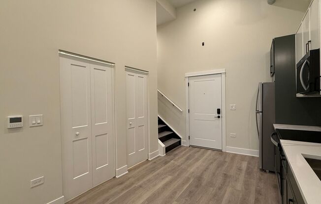 1 bed, 1.5 baths, 689 sqft, $3,395, Unit 206