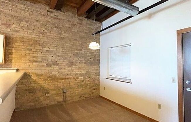 2 beds, 2 baths, 1,025 sqft, $1,975, Unit 201