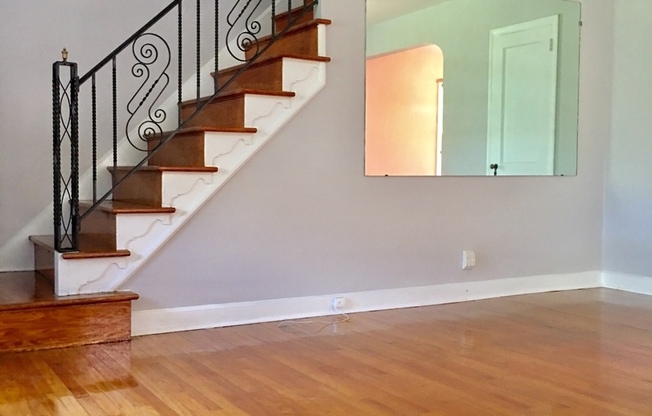Lovely 3-Bedroom Townhouse in Drexel Hill! Available mid-August!
