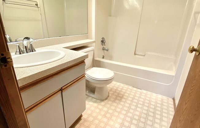 2 beds, 1 bath, 788 sqft, $2,095, Unit 208