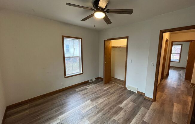 2 beds, 1 bath, 815 sqft, $995, Unit Lower