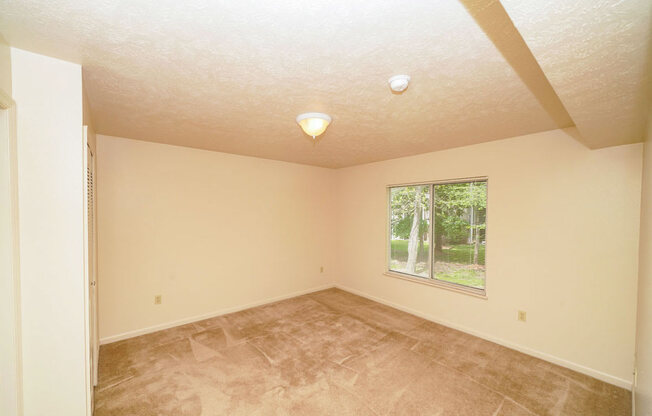 Spacious Master Bedroom at The Highlands Apartments in Elkhart, IN