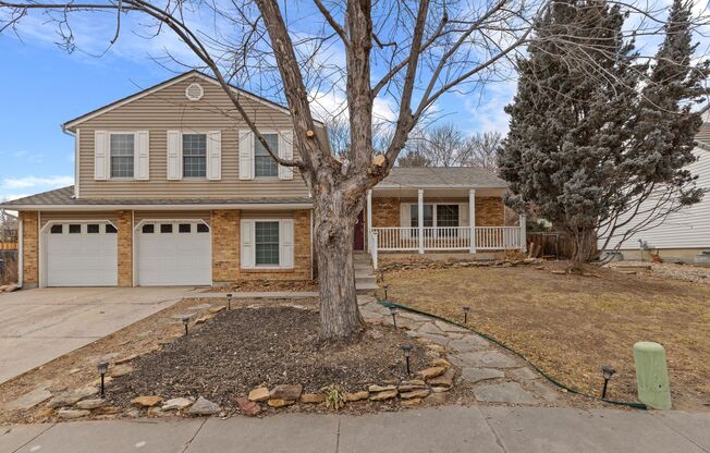 Furnished Rockrimmon 4-Bedroom with Mountain Views & D20 Schools