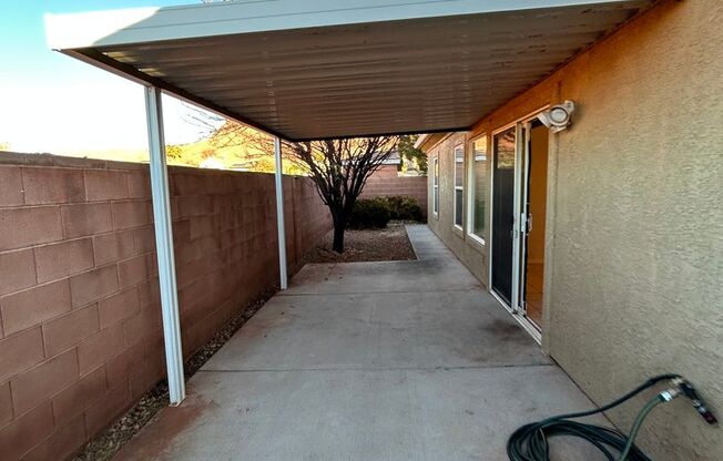 3 beds, 2 baths, $2,095, Unit Cameo PARK HOA.