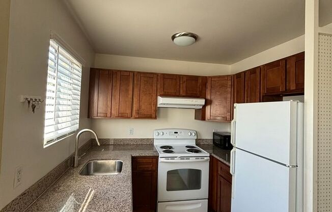 1 bed, 1 bath, 700 sqft, $2,350