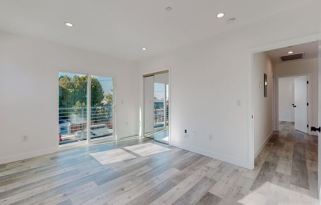 Luxury 4 Bedroom New Construction Townhome Walking Distance to Echo Park Lake!