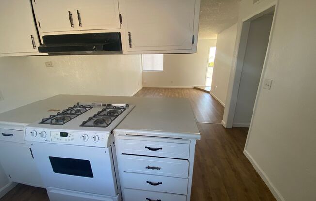 2 beds, 1 bath, $1,150, Unit 1486 N. Lemoore - Apt A