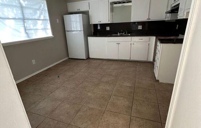 2 beds, 1 bath, 972 sqft, $950, Unit 7023