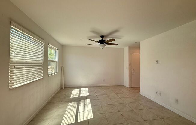 3 BED 2.5 BATH 2 CAR GARAGE TOWNHOUSE w/ LOFT FOR RENT IN HENDERSON CADENCE COMMUNITY!