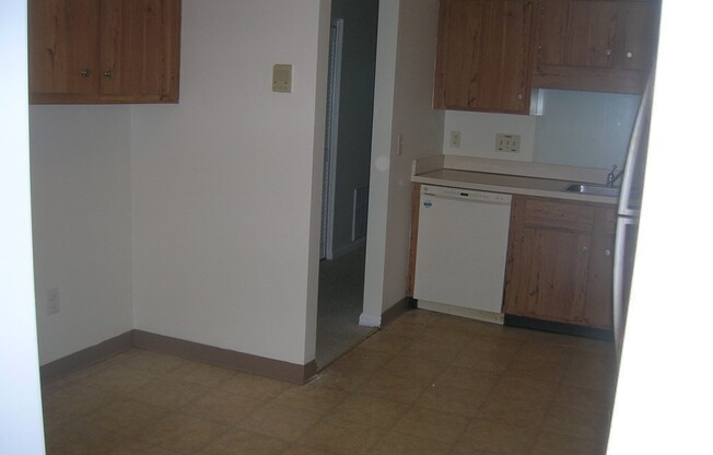 2 beds, 2 baths, 1,177 sqft, $3,200, Unit 33