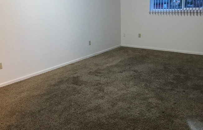 2 beds, 1 bath, 900 sqft, $1,350, Unit 1950-04