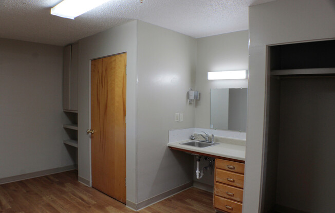 1 bed, 1 bath, 402 sqft, $780, Unit 103