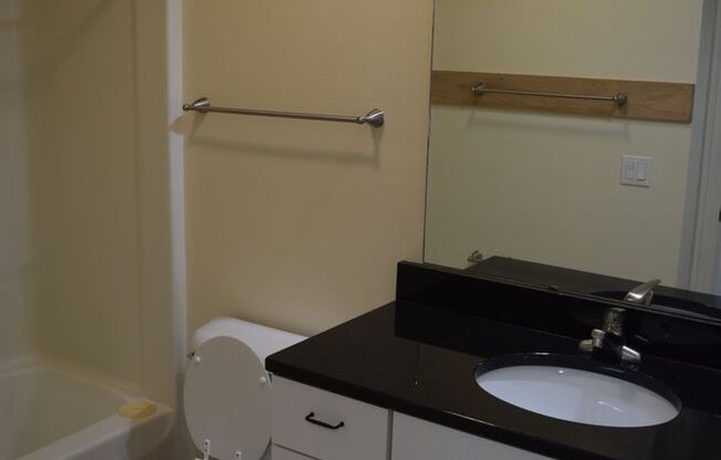 1 bed, 1 bath, 657 sqft, $1,225, Unit 408-106