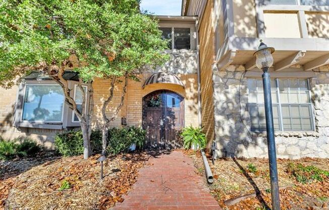 Charming 2 bedroom 2 bath furnished condo in desirable Brookside.