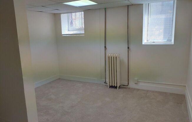1 bed, 1 bath, 700 sqft, $985, Unit B1