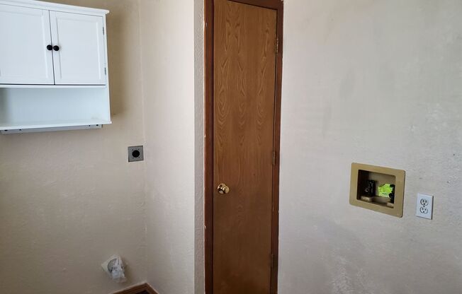 2 beds, 1 bath, $1,300