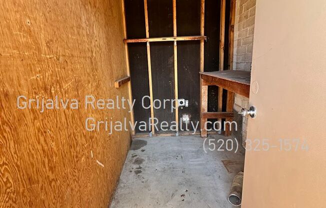 2 beds, 1 bath, 900 sqft, $1,195