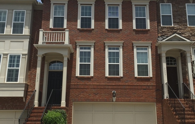 Wonderful 3 Bed  3.5 Bath Townhome in Vinings!