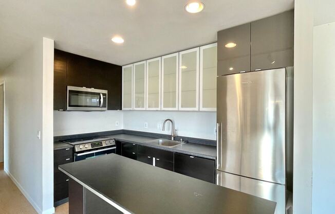 2717 Western Ave Unit #330