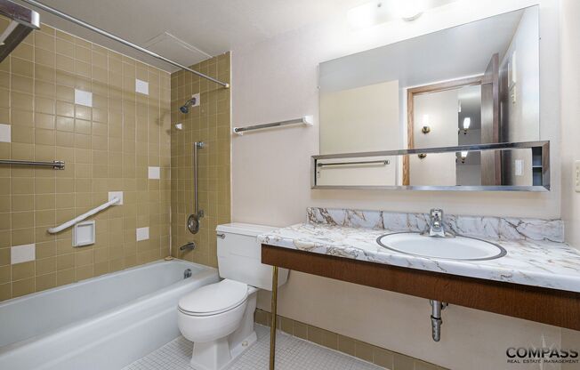 2 beds, 1.5 baths, 884 sqft, $1,275, Unit 305