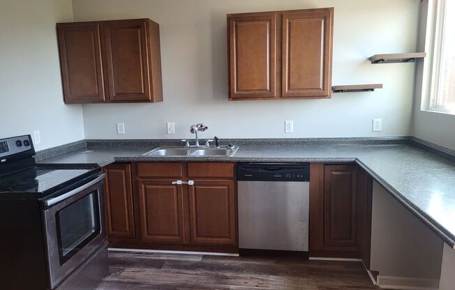 2 beds, 1 bath, $1,450