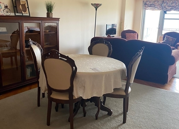 1 bed, 1 bath, 590 sqft, $3,500, Unit 17J