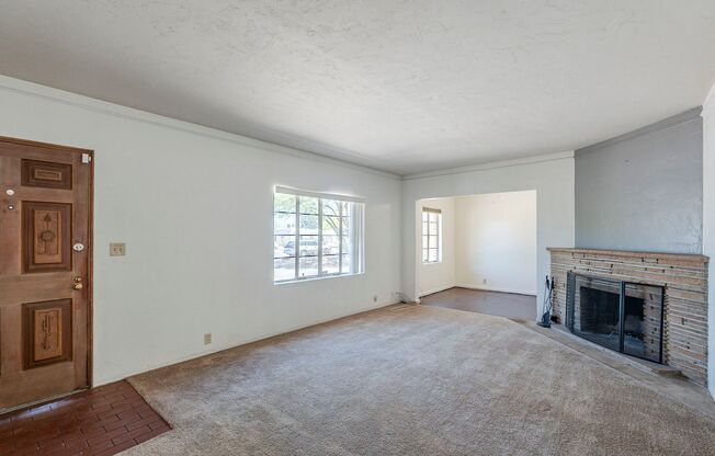 Great Central Location- Spacious & charming 3 bdrm/2 bath, minutes from UA/Downtown!