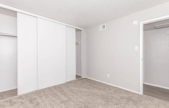 2 beds, 1.5 baths, 893 sqft, $995