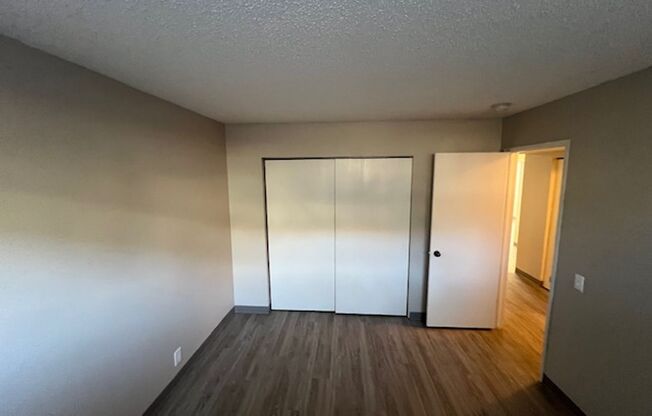 2 beds, 1 bath, $1,045, Unit 2569IRB