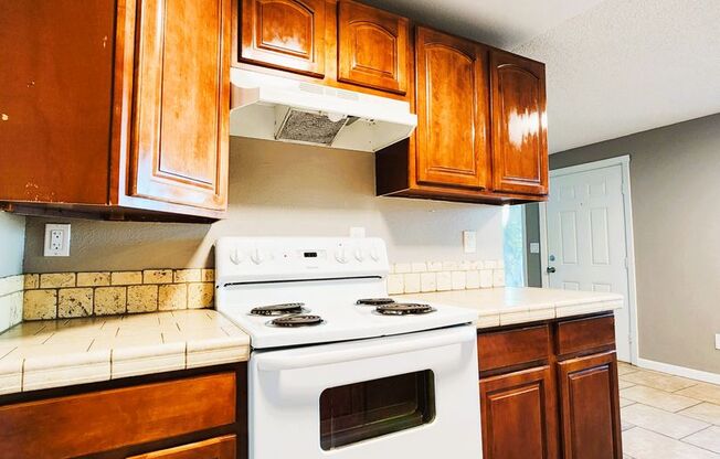 2 beds, 1 bath, 830 sqft, $1,315, Unit N-141