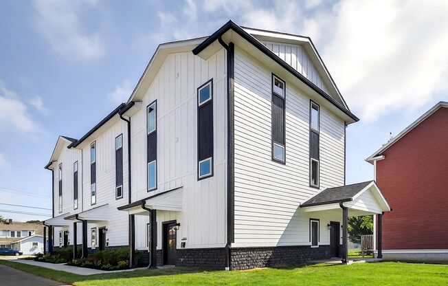 ***August 2025*** Brand New Luxury Build! 4 Bed, 4 Bath Townhome!