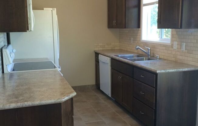 2 beds, 1 bath, $1,695