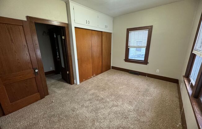 2 bedroom house in Moline with detached garage