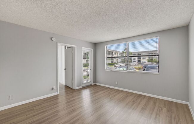 ONE BEDROOM ONE BATHROOM! WATERFRONT COMMUNITY!