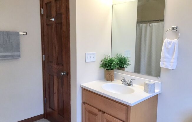 4 beds, 3.5 baths, 3,029 sqft, $2,425, Unit 289SMA2