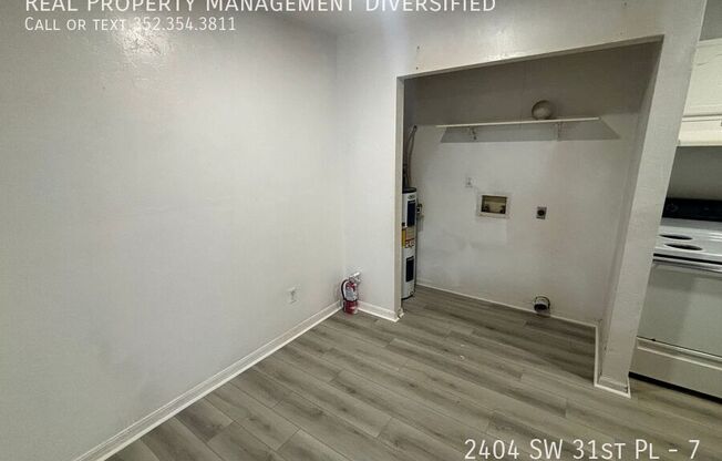 2404 SW 31 PL