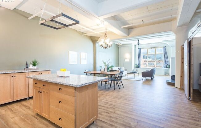 Historic Irving Street Lofts In The Pearl District - Top Floor Unit w/Parking/Rooftop Deck