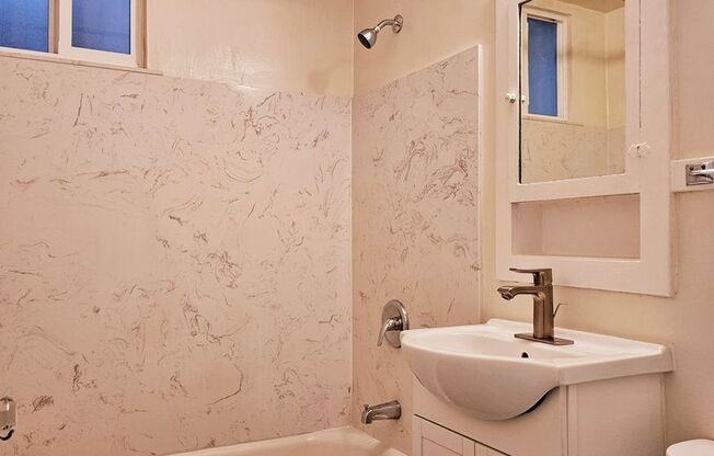 Studio, 1 bath, 450 sqft, $2,400, Unit 504