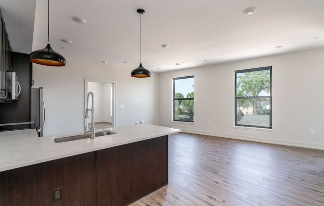 2 beds, 2 baths, $1,750, Unit 1050 N 4th St. Apt. 301