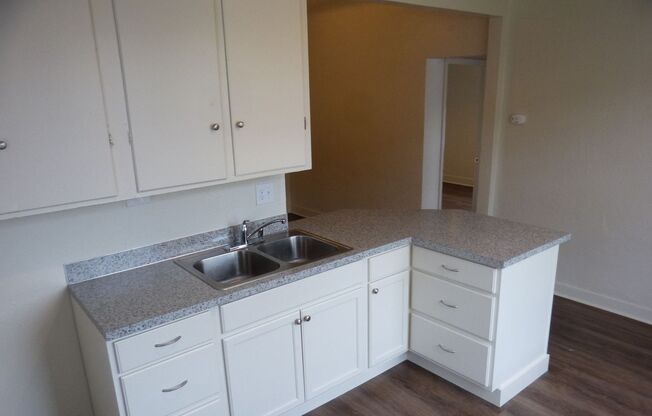 2 beds, 1 bath, $1,500, Unit Unit - 11