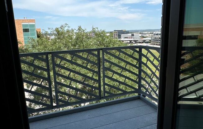 2 beds, 2 baths, 933 sqft, $1,695, Unit 418