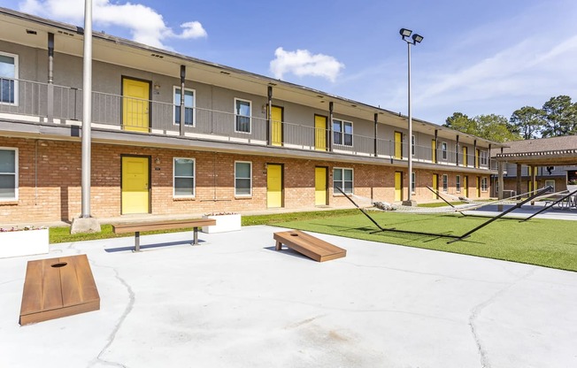 the preserve at ballantyne commons apartment community with picnic tables at The Hub at Baton Rouge, Baton Rouge, 70808