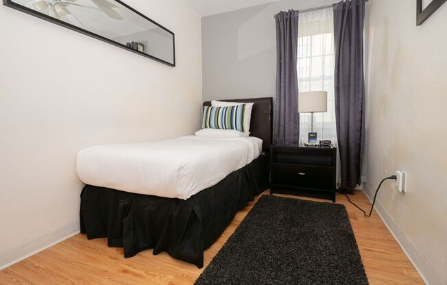 2 beds, 1 bath, 725 sqft, $1,799, Unit B201