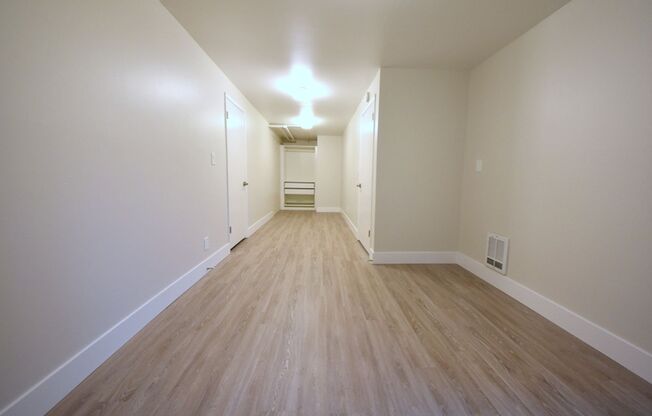 2 beds, 1 bath, $2,125, Unit A