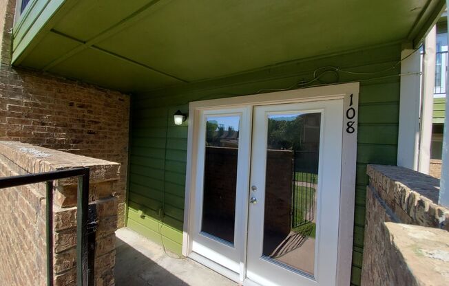 2 beds, 1 bath, $1,195