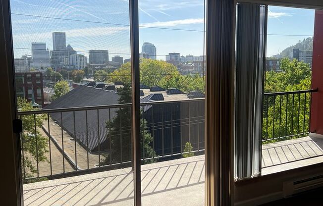 1 bed, 1 bath, 646 sqft, $1,450, Unit 704